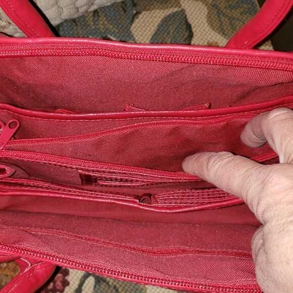 Avon Red Handbag with Shoulder Strap - Picture 7 of 16